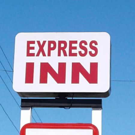 Express Inn & Suites - 5 Miles From St Petersburg Clearwater Airport Bagian luar foto