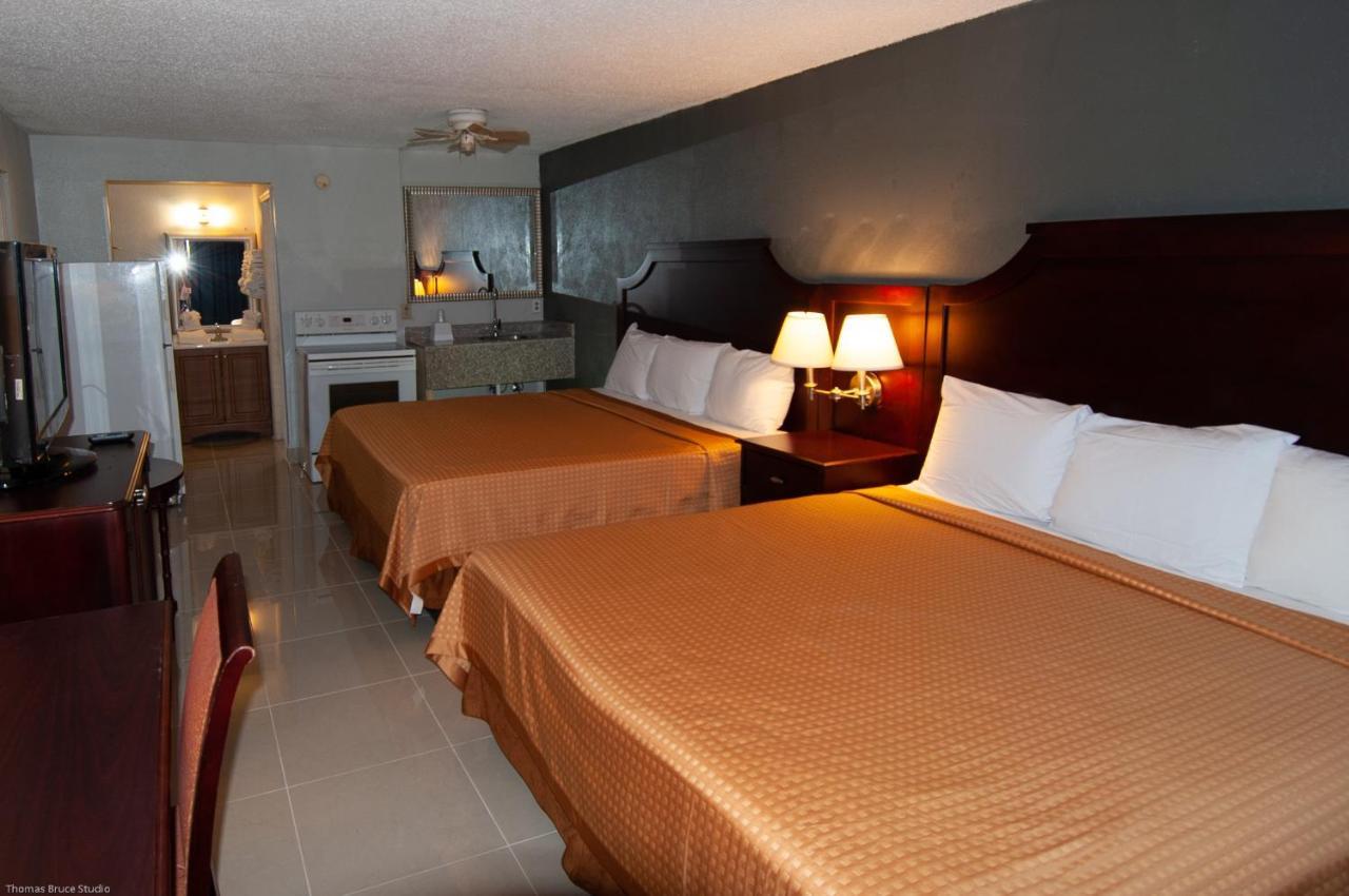 Express Inn & Suites - 5 Miles From St Petersburg Clearwater Airport Bagian luar foto