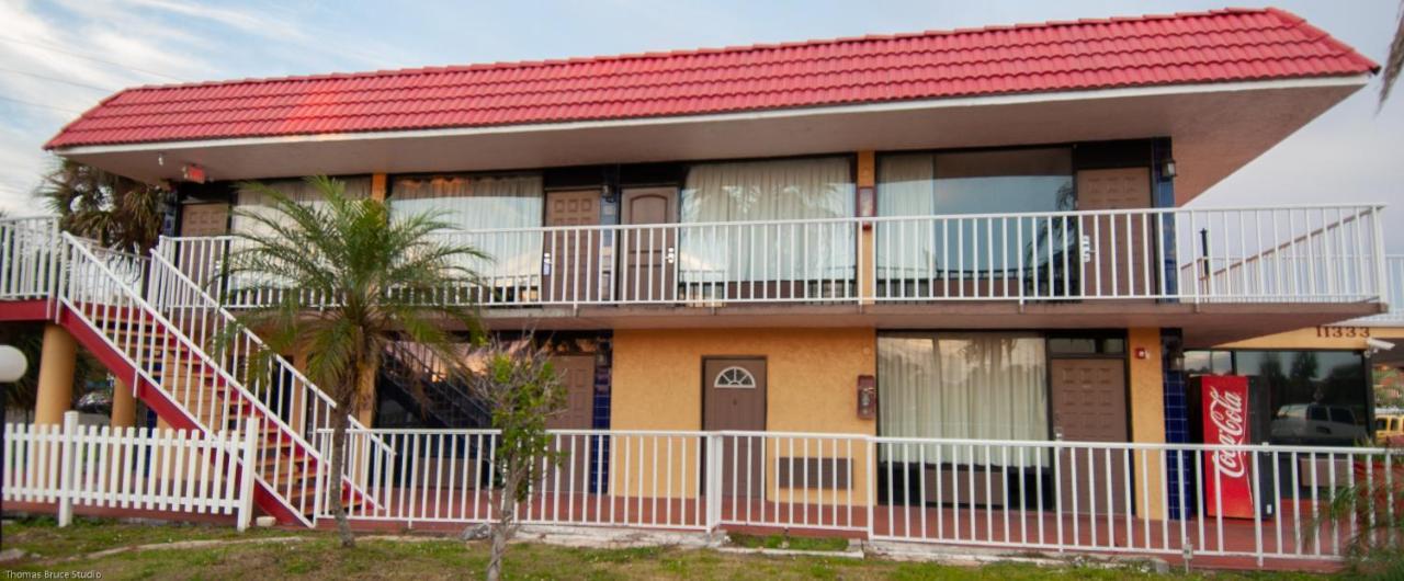 Express Inn & Suites - 5 Miles From St Petersburg Clearwater Airport Bagian luar foto
